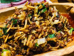 -老滇山寨•云南特色菜•地方菜•民族风情歌舞表演(金碧店)