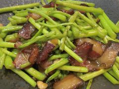 藜蒿炒腊肉-莲餐厅·湖北菜·潜江小龙虾店(愚园路店)