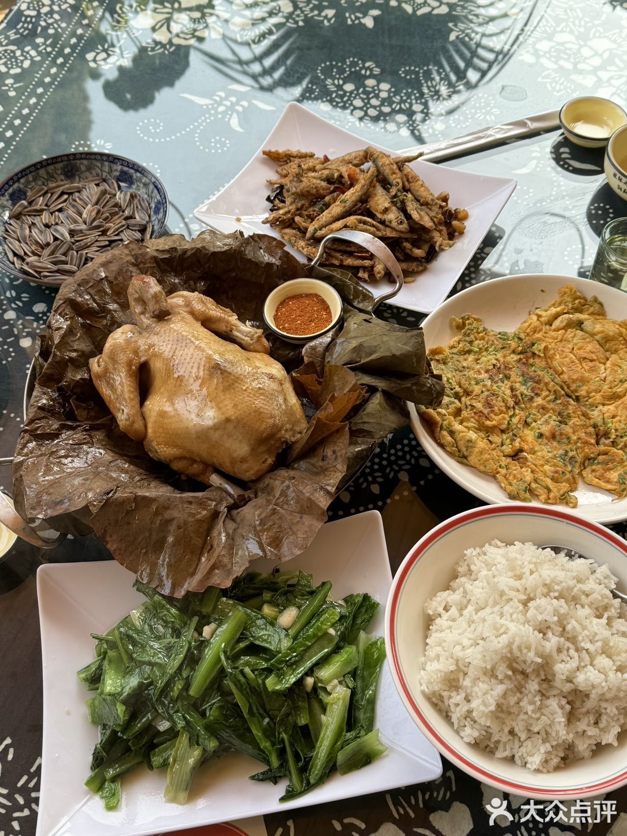 骑车逛十里画廊正好过来吃顿饭，景色不错，饭店也干净