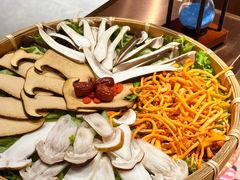 -阿婆情腊排骨火锅·野生菌季(古城旗舰店)