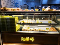 面包甜点陈列柜-鲍师傅糕点(江苏路店)