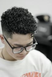 -海文先生国潮烫染男士理发馆