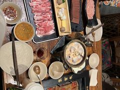 -老牌坊云南鱼豆花火锅(爱建店)