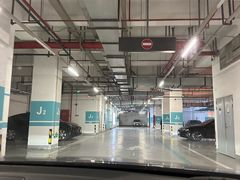 -虹桥天地-停车场