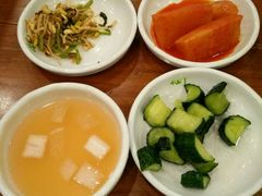 压桌碟配碗米饭就饱了-全州拌饭馆(断桥店)