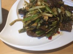自制酸菜炒牛肉-宏记广东客家菜(丰汇店)