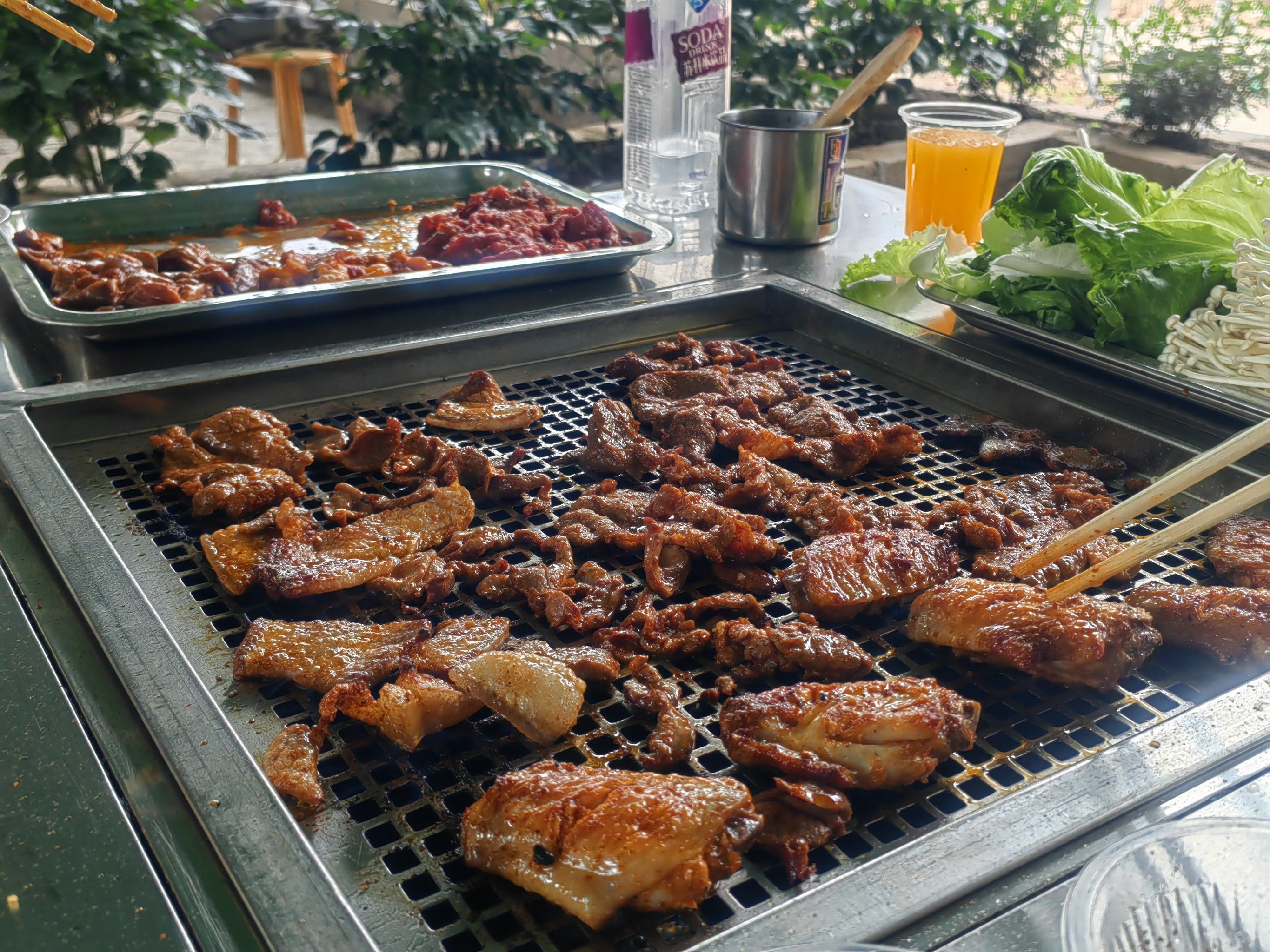 烧烤很新鲜
牛肉都是去到店家现做的
腌制的味道刚刚好一点也不咸