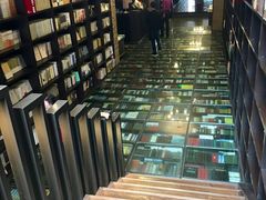 -钟书阁(松江泰晤士小镇店)