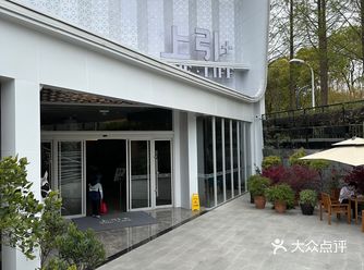 上引重新装修后第一次，本来看点评说吃饭排长队
