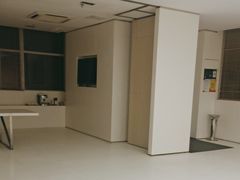 -卡罗酒店(东门晒布地铁站店)