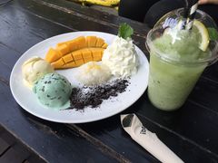 -莓园冰淇淋店