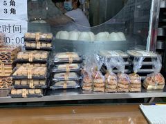 面包甜点陈列柜-天泽祥·鼓楼馒头(鼓楼店)