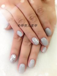 气质灰搭配金属贴纸 低调有内涵-甲壳儿美甲美睫