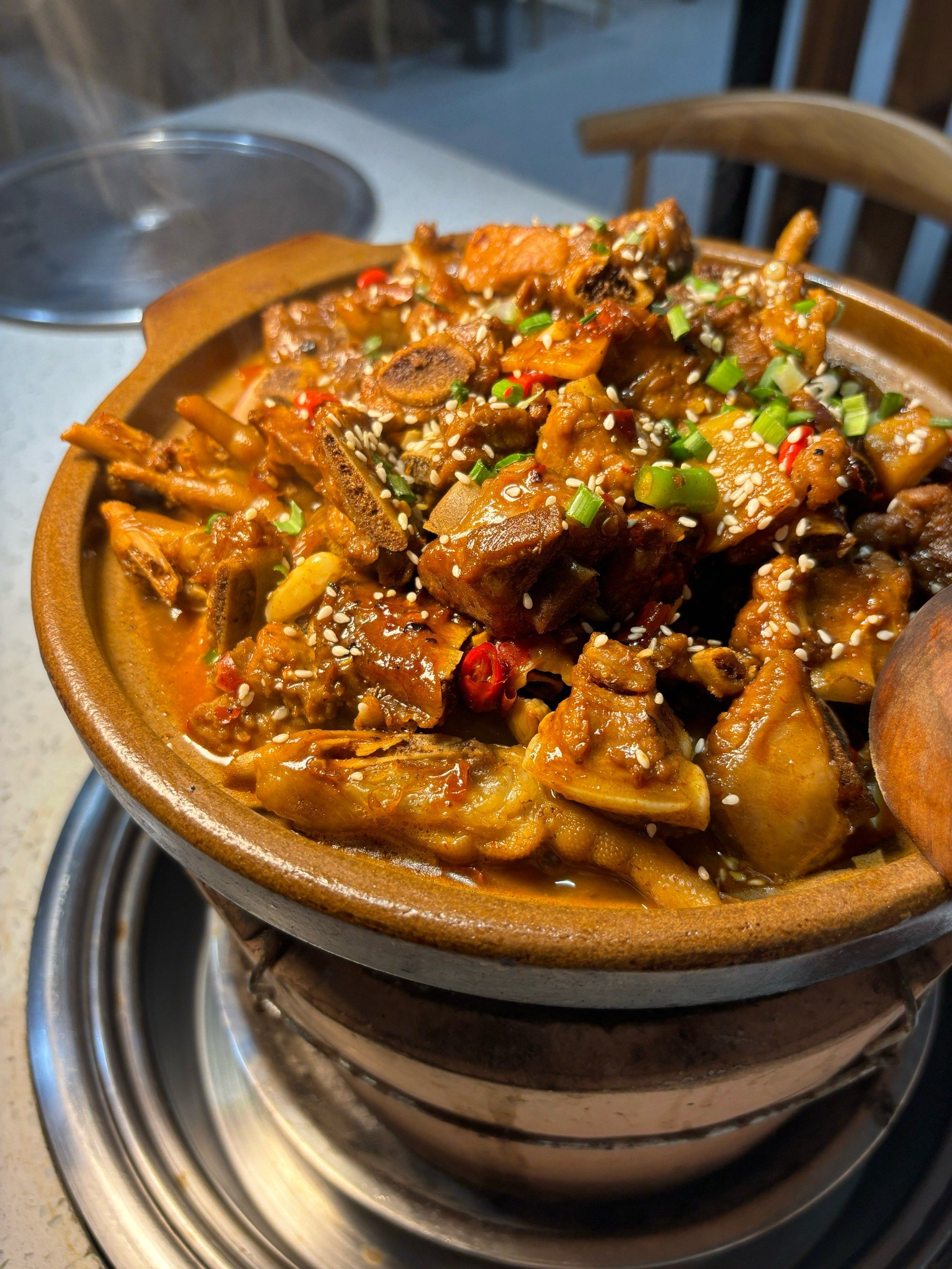 今天吃排骨煲加鸡爪