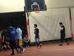 -洛克公园·篮球·足球·羽毛球(莘庄店)