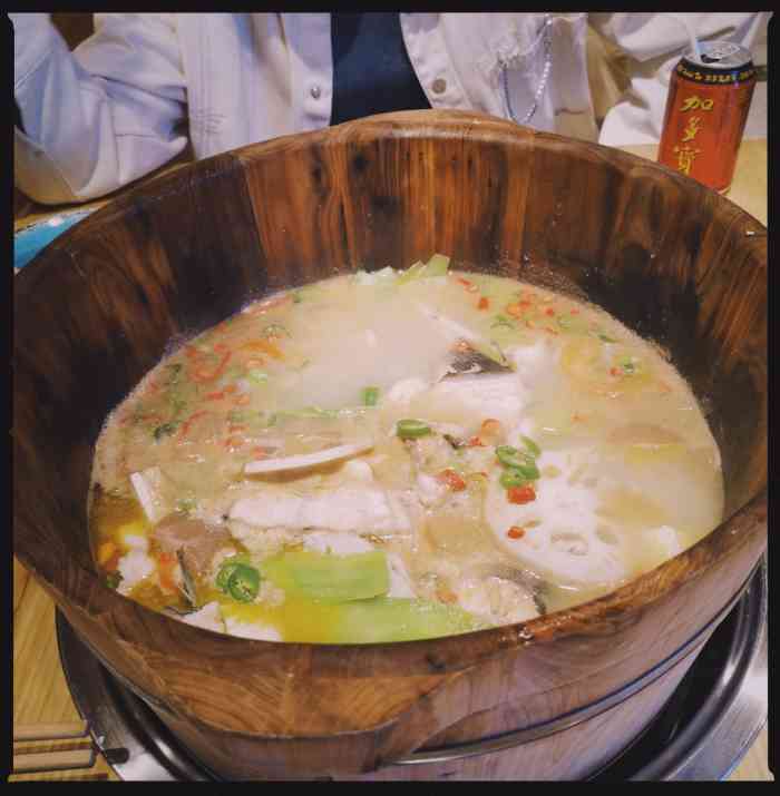 雅府正红木桶鱼(融创茂店)-"去融创乐园玩,到达目的地刚好12点,于是.