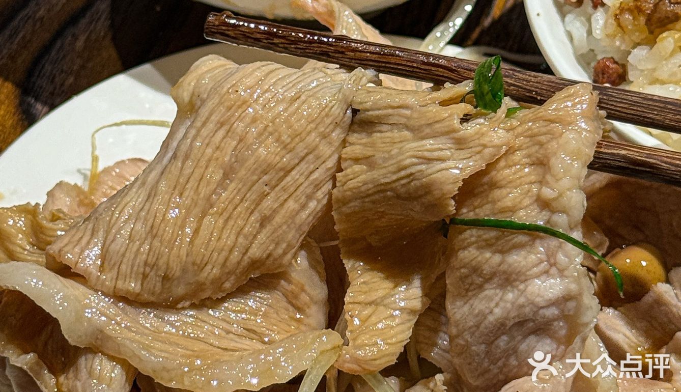 在北京！！我可太喜欢这碗12r的卤肉饭了！！！