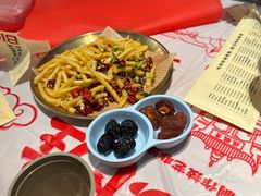 -肥肥虾庄·金牌油焖大虾(汉街SKP店)