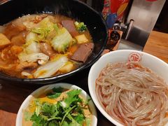 -万记麻辣烫国展总店