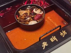 -老牌坊云南鱼豆花火锅(哈西万达店)