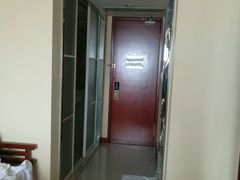 右边是沐浴间左右吧是洗漱间，马桶质量200内-大连心悦大酒店