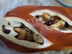 核桃红豆碱水-Dough&Joe团憩(瑞虹天地月亮湾店)