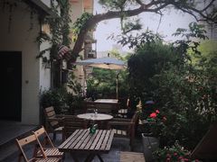 -彳亍咖啡·这里(水湾路店)