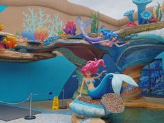 入口美人鱼像-上海海昌海洋公园