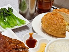 乳猪拼烧鹅例牌-香港新发烧腊茶餐厅(书城店)