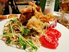 -layback cafe & bar