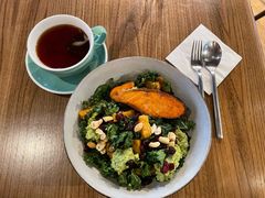 煎三文鱼牛油果色拉-Wagas沃歌斯(北京君太百货店)