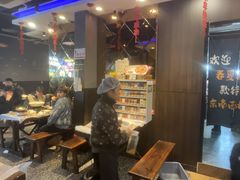 -老街烧烤大排档·地道湖北菜·龙虾馆(汉口火车站店)