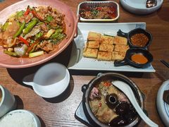 -云海肴·汽锅鸡·云南菜(天山百盛优客店)