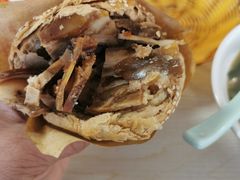 烧饼夹肘子-洪峰浩老北京烧饼夹肉(角门路店)
