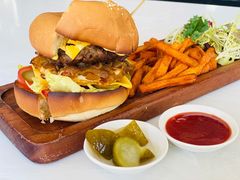 牛肉芝士汉堡-莫多多餐厅