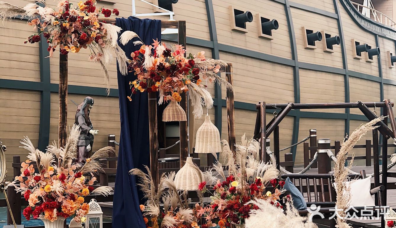 年前参加朋友的婚礼被这种温馨小浪漫的布置吸引住了冬日