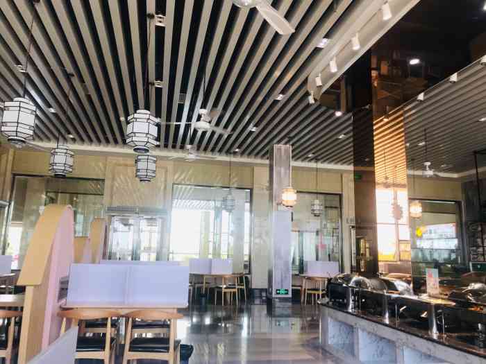 鄱阳湖服务区停车场