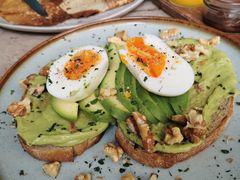 牛油果煮蛋吐司-RAC BAR(安福路店)