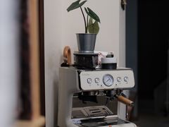 -SAFARI COFFEE