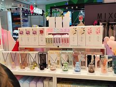 -名创优品(北京新中关购物中心地铁层店)