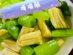 芹菜腐竹-宝瑞门钉肉饼店