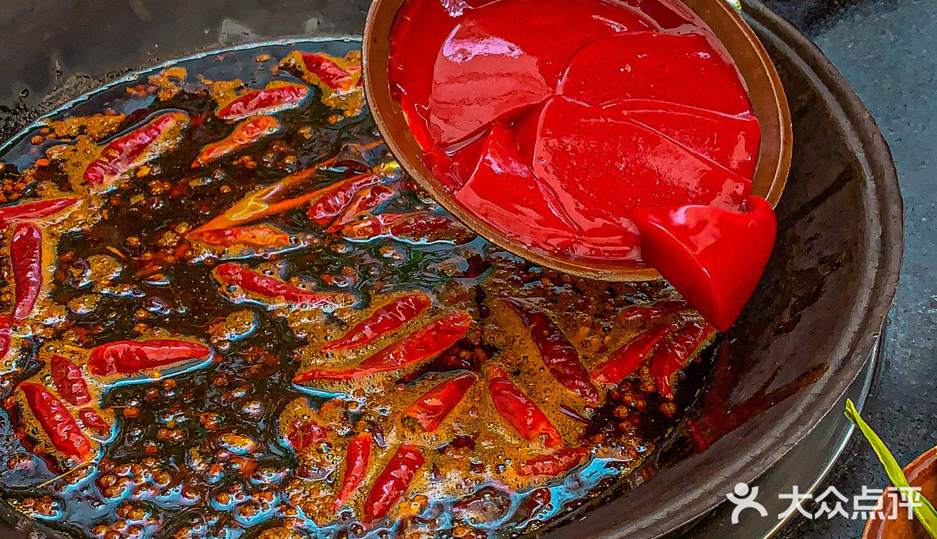 卧卧卧❗️这么贵的锅底还排队