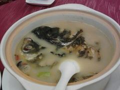鱼头汤-夏阳湖皇冠假日酒店-自助餐厅