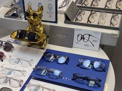 -视野联行眼镜•蔡司•依视路(温江店)