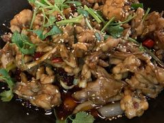 泥炉碳锅牛蛙-西街夜油条·麻团包乌饭
