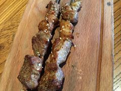 红柳羊肉串-阿里家·新疆烤肉酒場 by MIG