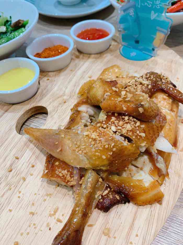 逛鸿通城四楼的美食城看到了这家装修非常小清新的小雅家常菜一进门