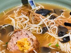 咸蛋黄狮子头-老外婆本帮面(塔城路店)