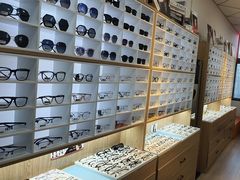 -天空之镜眼镜店蔡司依视路配镜授权零售店(望京颐堤港店)