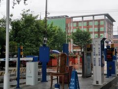 -上海龙吴水胜海发市场